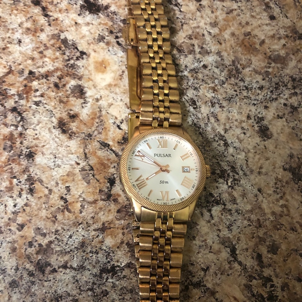Pulsar rose gold watch with damage